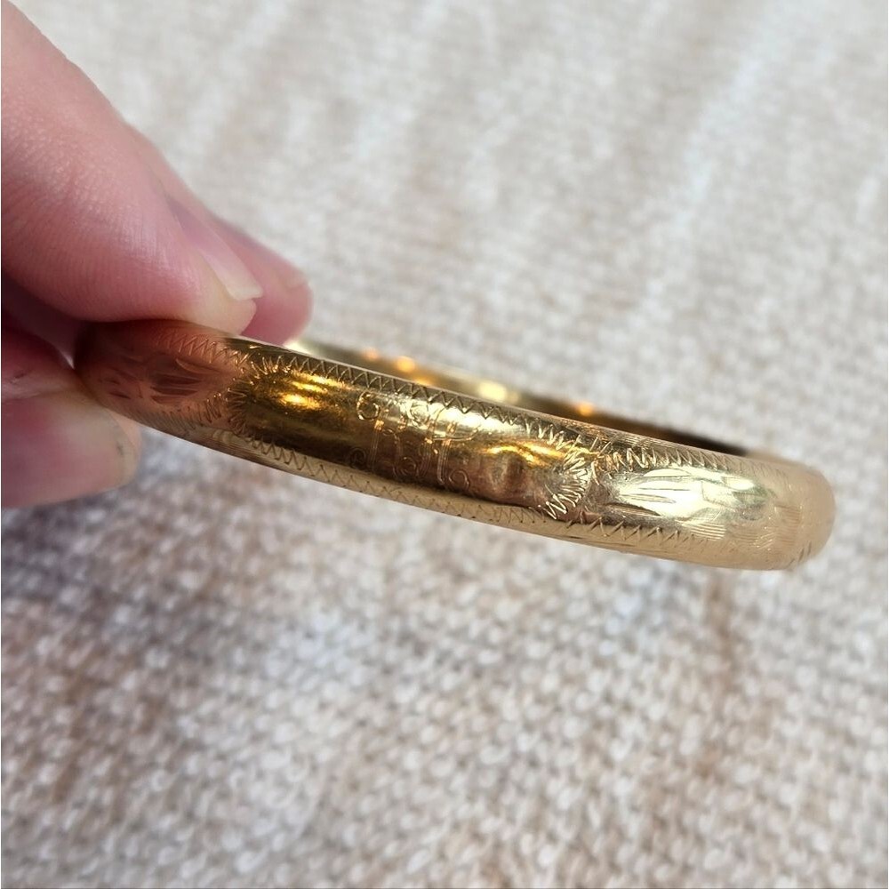 Vintage Elegant 14k Gold Bangle Engraved Bracelet - Picture 2 of 6
